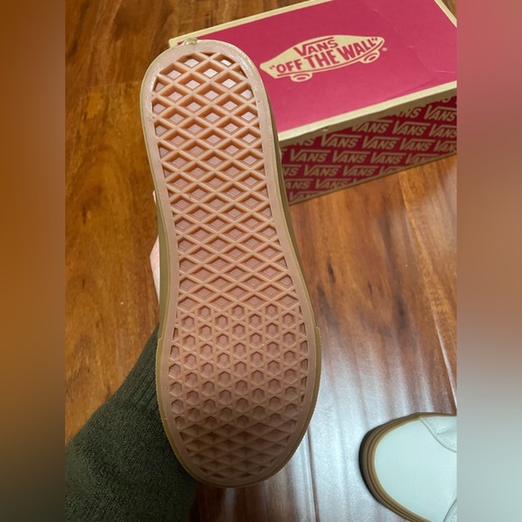 BRAND NEW - Vans Marshmallow Canvas Sneakers with Gum Sole - NWT - Picture 9 of 10